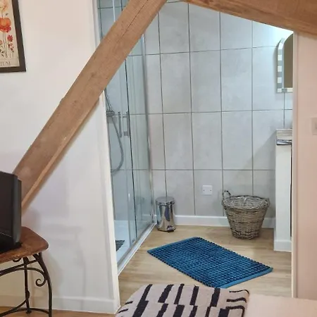 Les De Mona Pensjonat