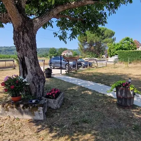 Pensjonat Les De Mona Tauriac (Lot)