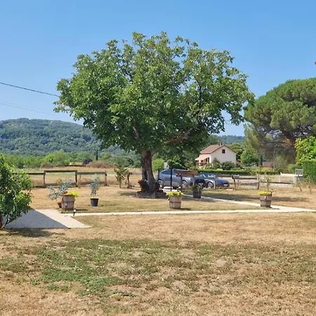 Les De Mona Pensionat Tauriac (Lot)